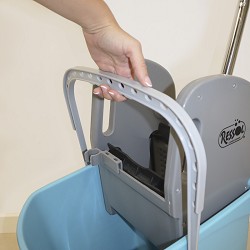 Alex Bucket 25 Litres With Wheels + Stilo Wringer